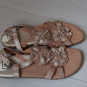 B.o.c. sandal new never worn sz8